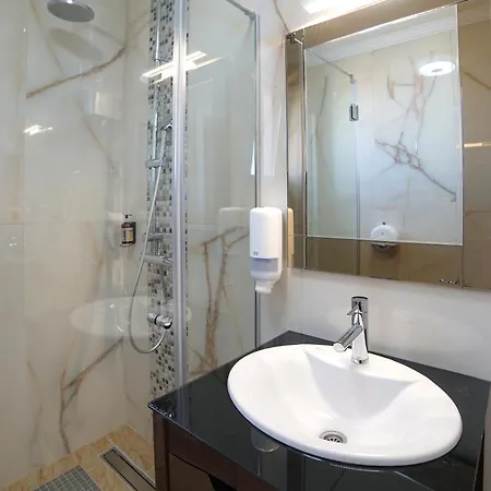 Adonis 305 * زلاتيبور