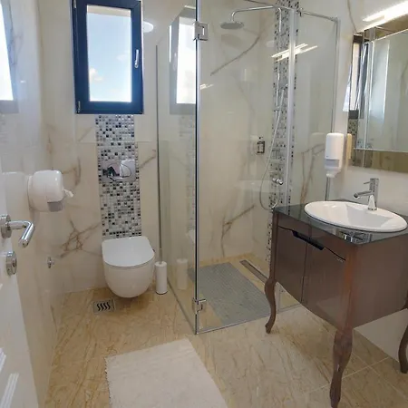 Adonis 305 Aparthotel *