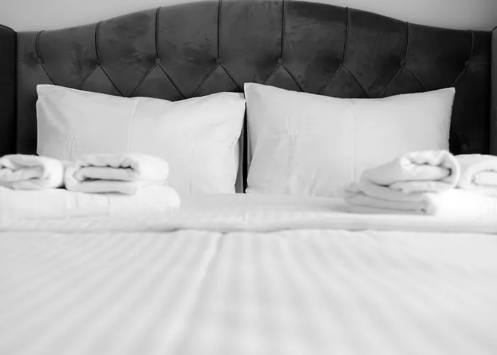 Aparthotel Adonis 305 *