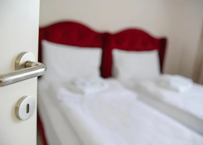 Adonis 305 Aparthotel *